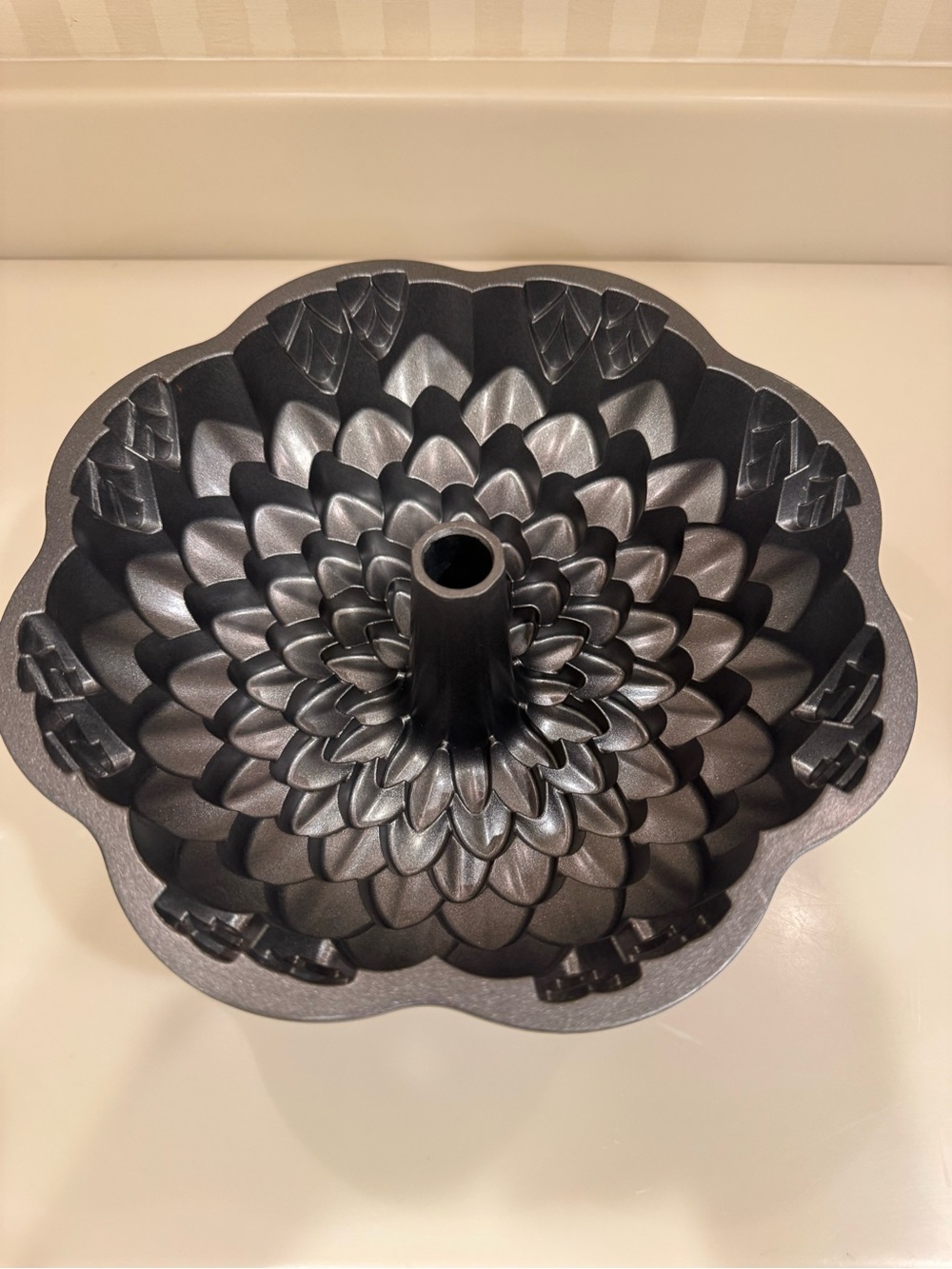 Nordic Ware Chrysanthemum Non-Stick Bundt Pan